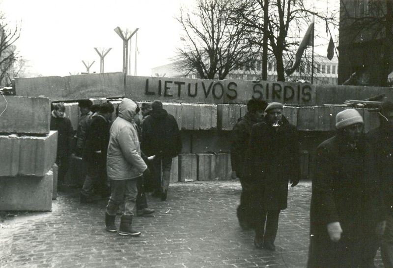 Vaizdas:Prie at rūmų.jpg