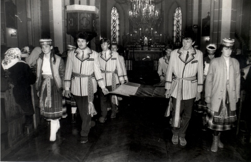 Vaizdas:Trispalvės šventinimas Igliaukoje.jpg