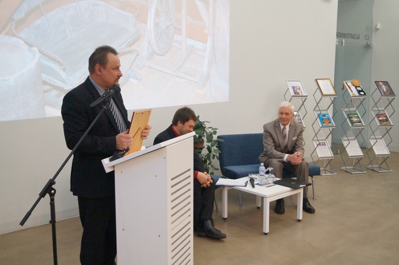 Vaizdas:Sveikina Anykščių savivaldybės mero pavaduotojas 728.jpg