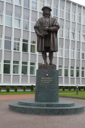 Jonava. Paminklas Abraomui Kulviečiui