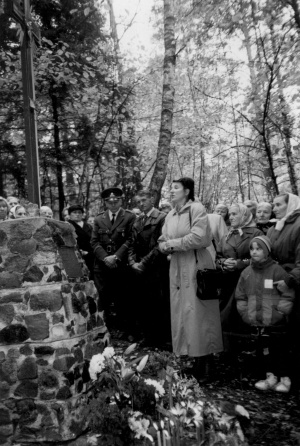 Paminklo žuvusiems partizanams šventinimas Bestraigiškės  miške