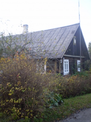 Stovi sau namelis.