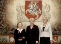 Vaizdas:Petryliene prezidenturoje su Prezidente ir dukra.jpg